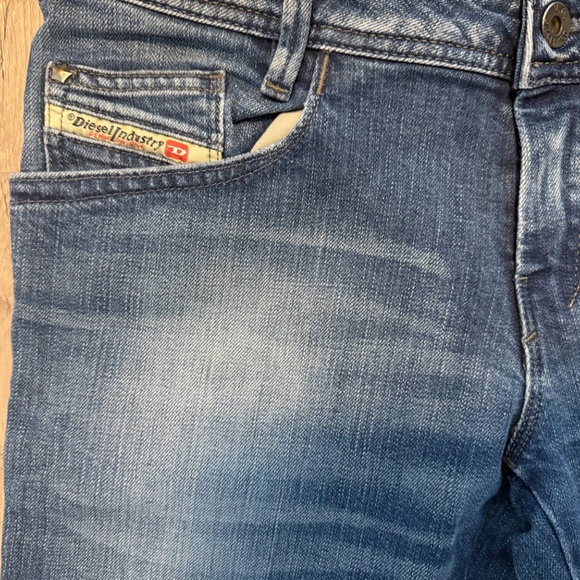 Diesel Newz Jeans (Size 27) - Picture 13 of 15